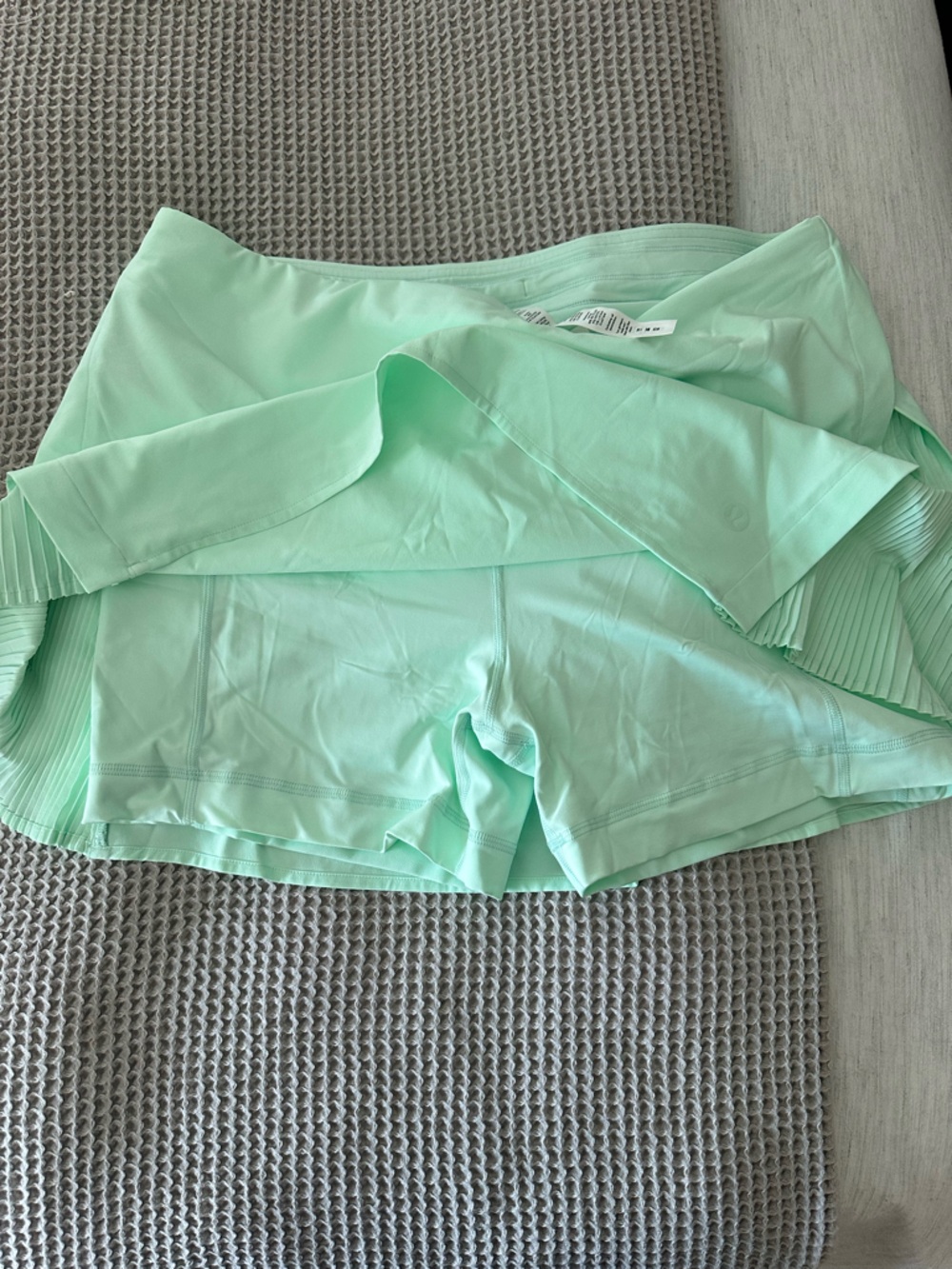 Lululemon Mint Green tennis skirt - Picture 4 of 5